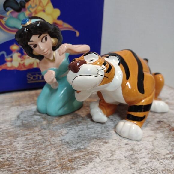 Aladdin Figurine Set of 2 - Picture 5 of 6